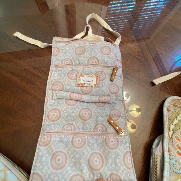Dana's 4 piece organizer bag, new condition - Picture 4 of 16